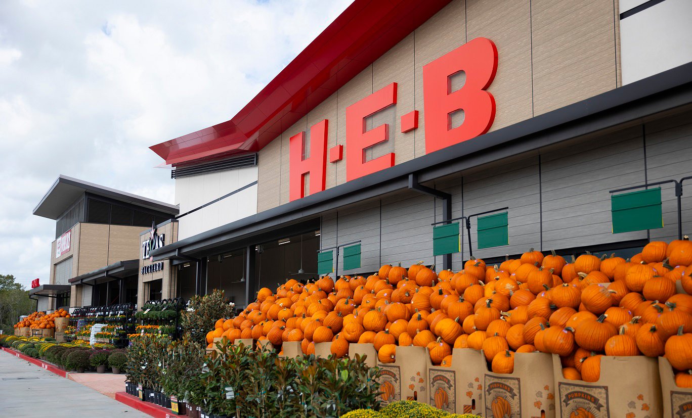 H-E-B in Manvel Town Center Opened Oct. 25 - Sierra Vista